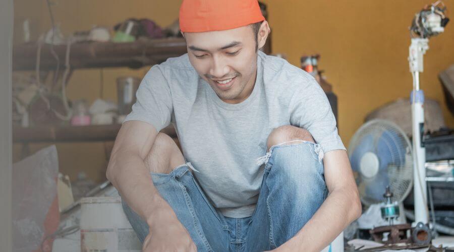 Why choose water damage restoration service for commercial flood cleanup in Chicopee